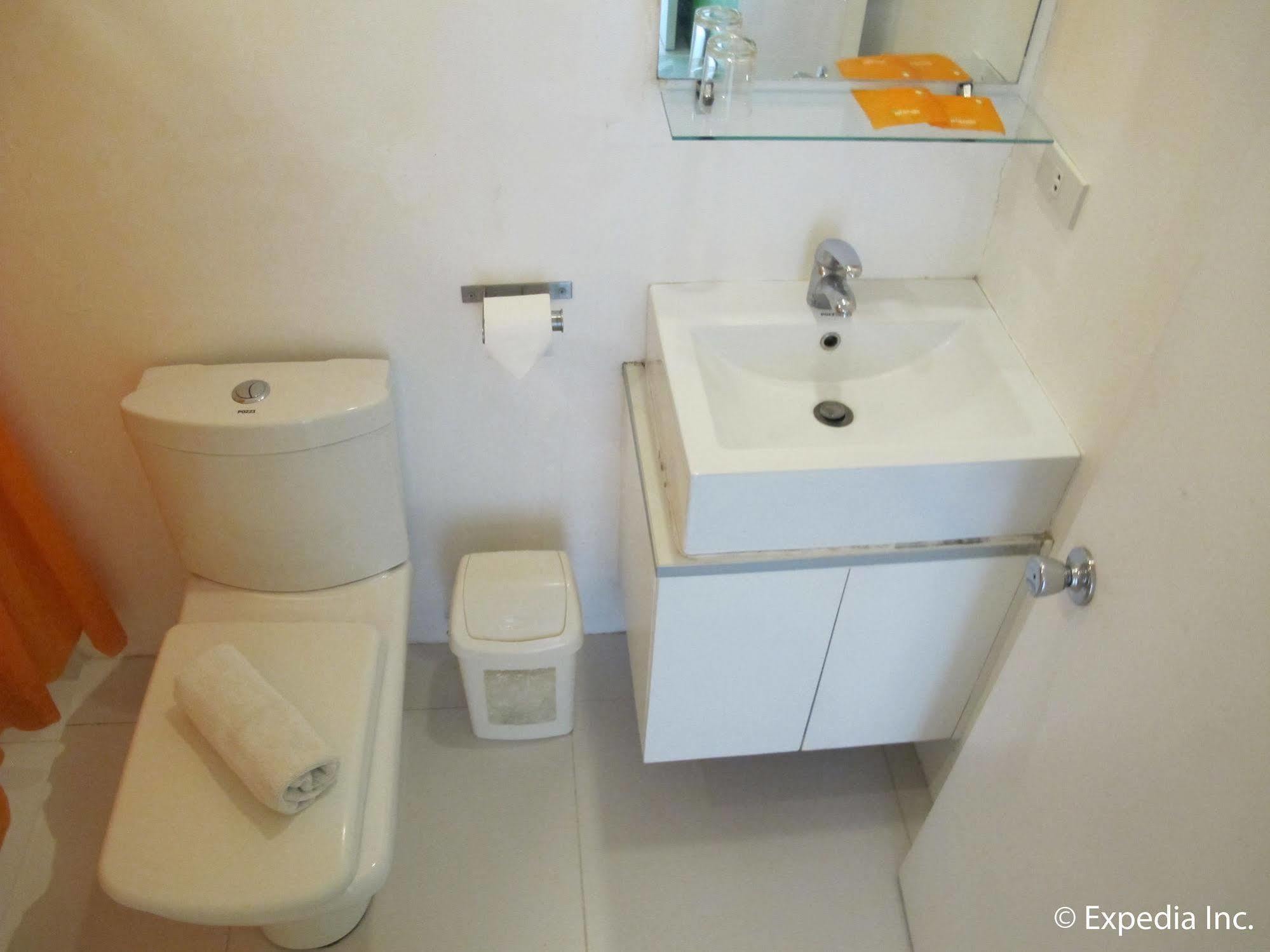Islands Stay Hotels - Uptown Cebu Esterno foto