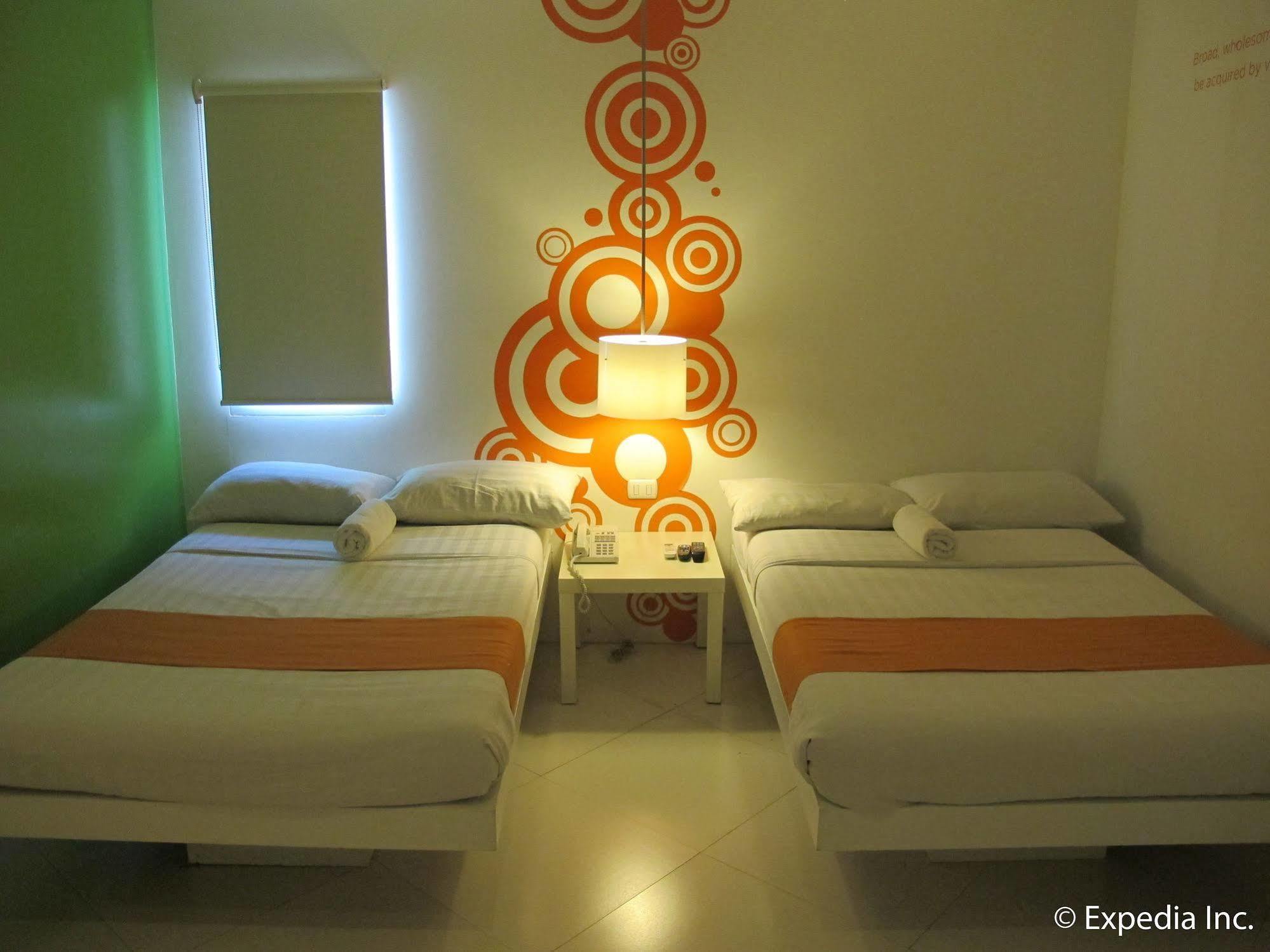 Islands Stay Hotels - Uptown Cebu Esterno foto