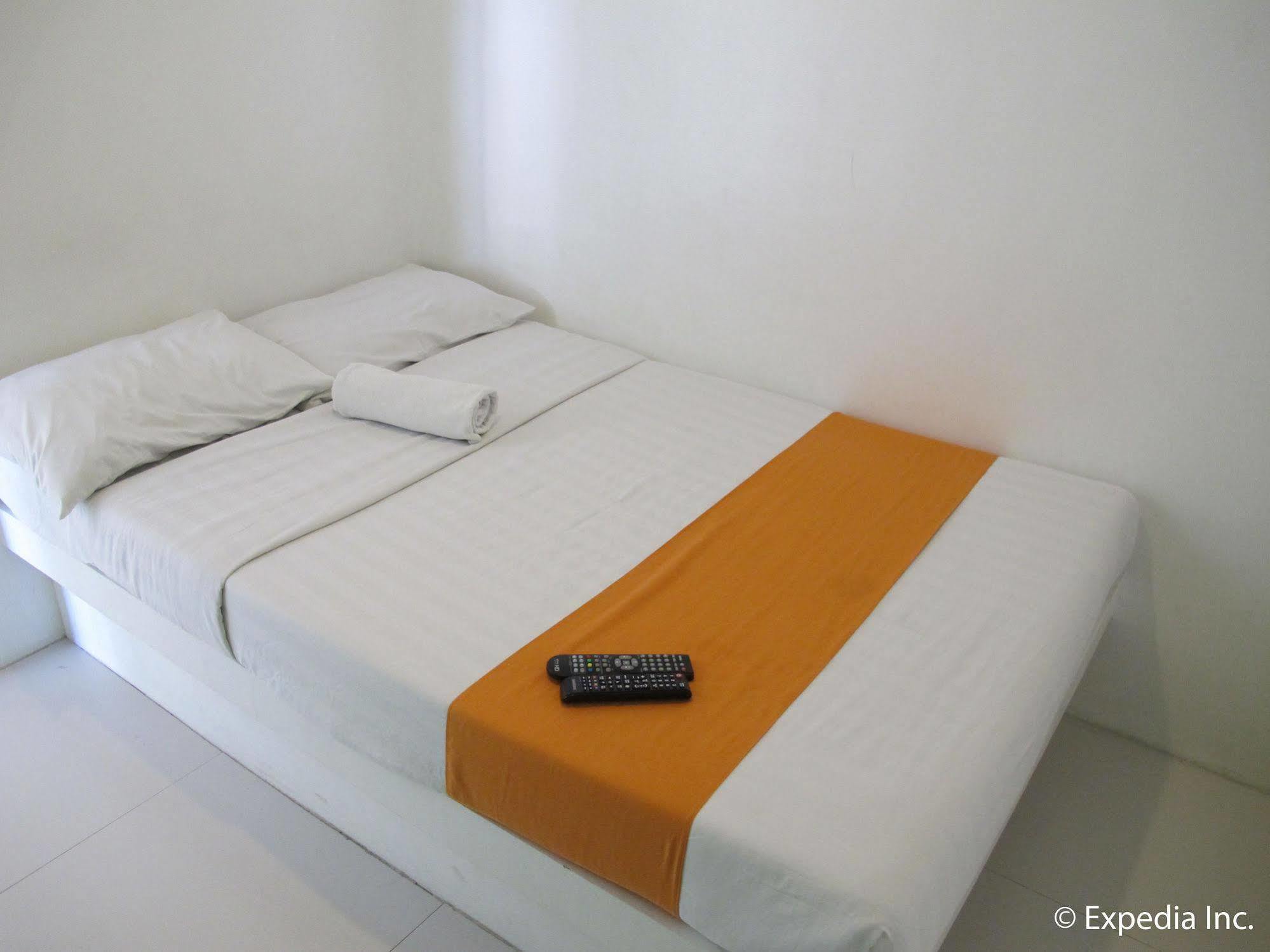 Islands Stay Hotels - Uptown Cebu Esterno foto