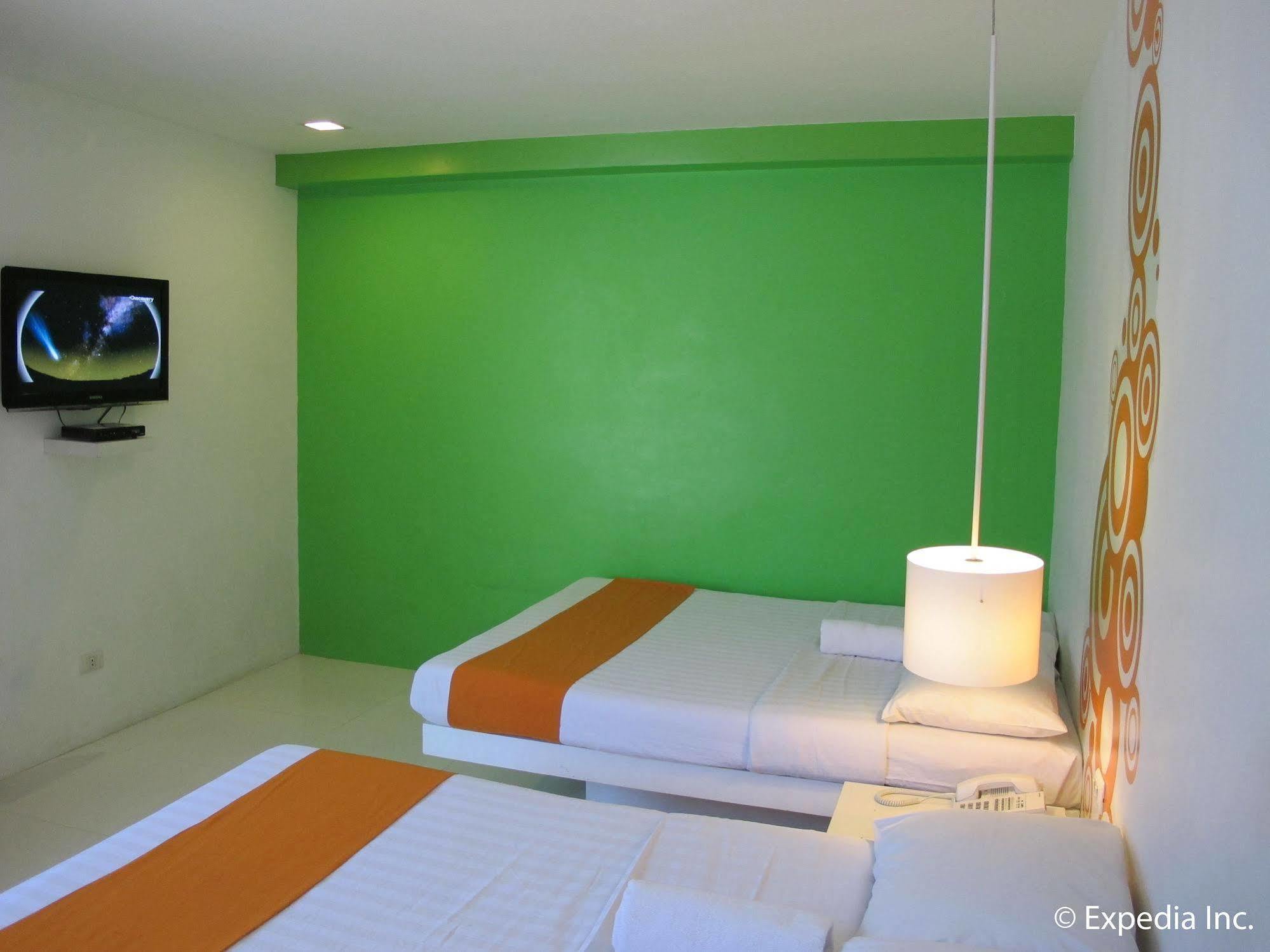 Islands Stay Hotels - Uptown Cebu Esterno foto