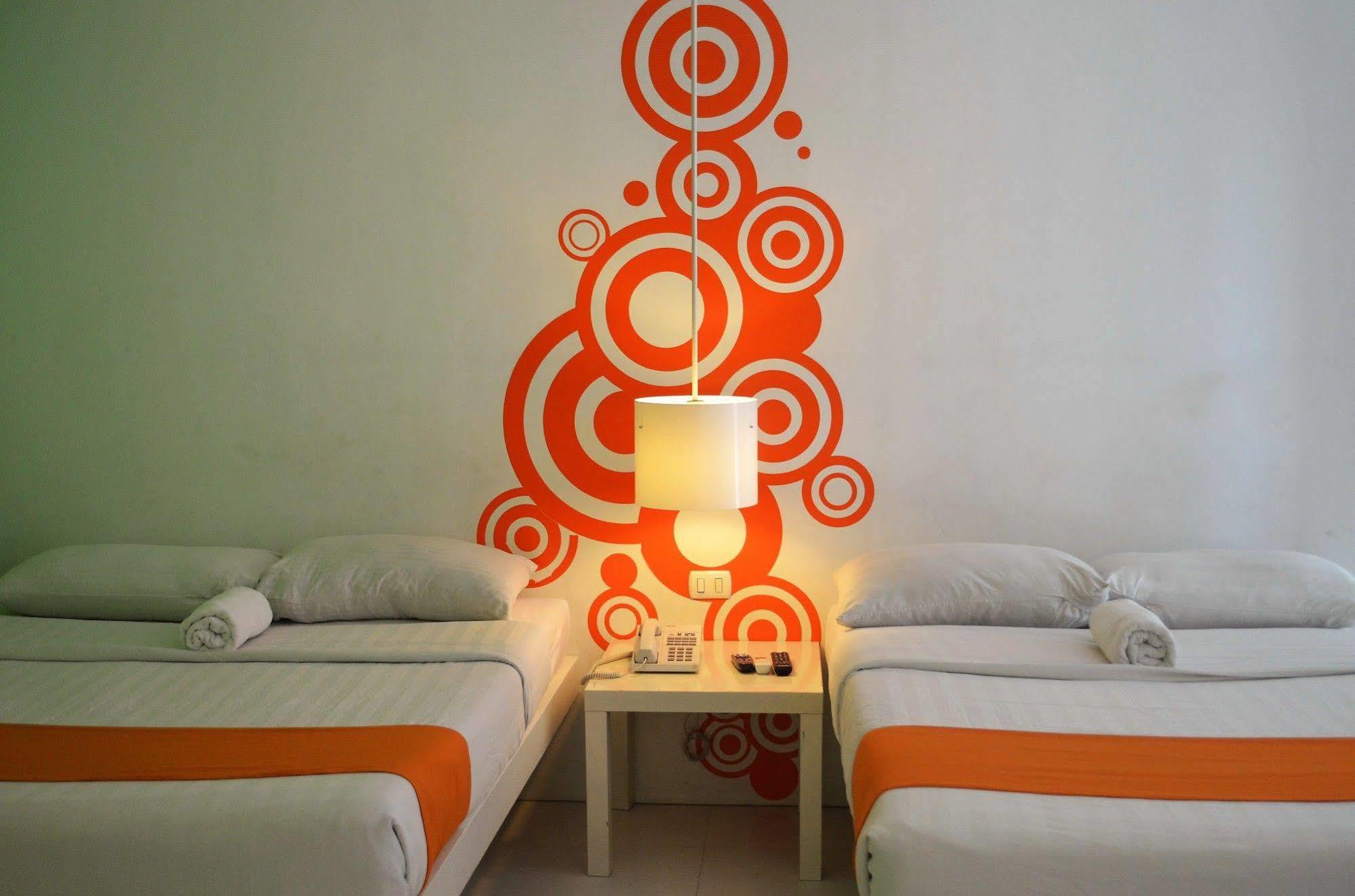 Islands Stay Hotels - Uptown Cebu Esterno foto